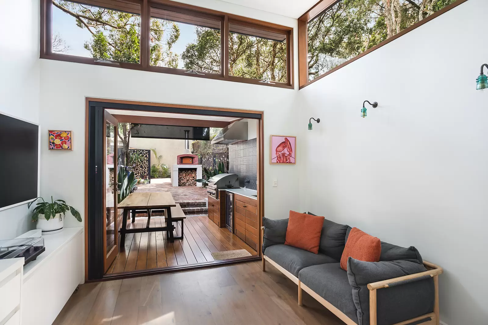 573 Riley Street, Surry Hills Sold by Sydney Sotheby's International Realty - image 1