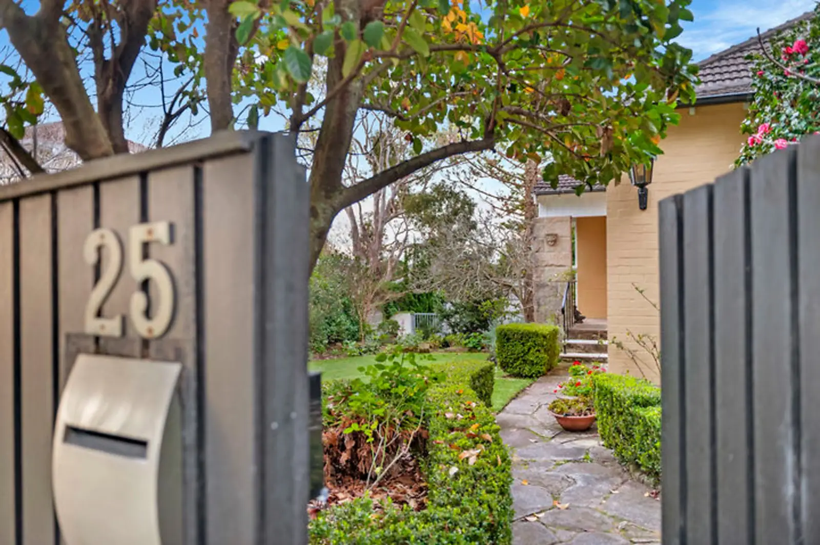 25 Fitzwilliam Road, Vaucluse Sold by Sydney Sotheby's International Realty - image 2