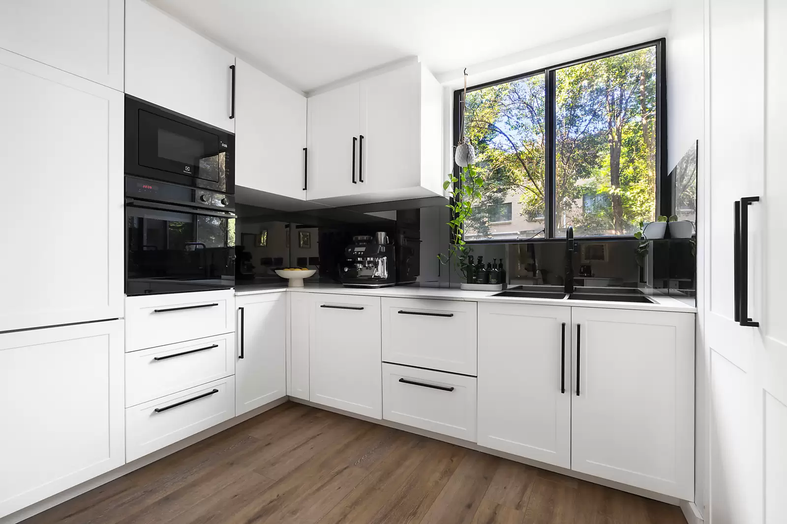 1A/12 Bligh Place, Randwick Sold by Sydney Sotheby's International Realty - image 3