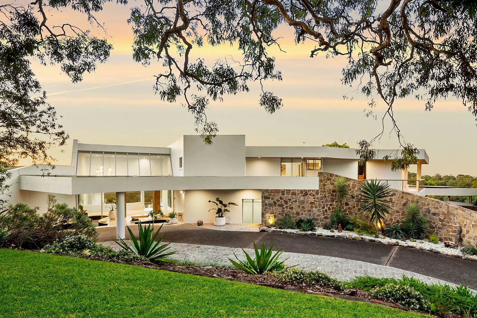 15C Gilwinga Drive, Bayview Sold by Sydney Sotheby's International Realty - image 2