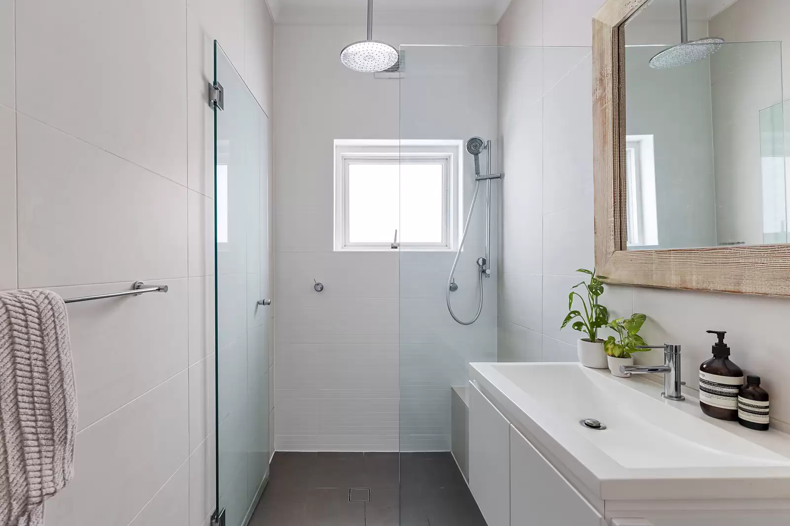 13 Lugar Brae Avenue, Bronte Sold by Sydney Sotheby's International Realty - image 9