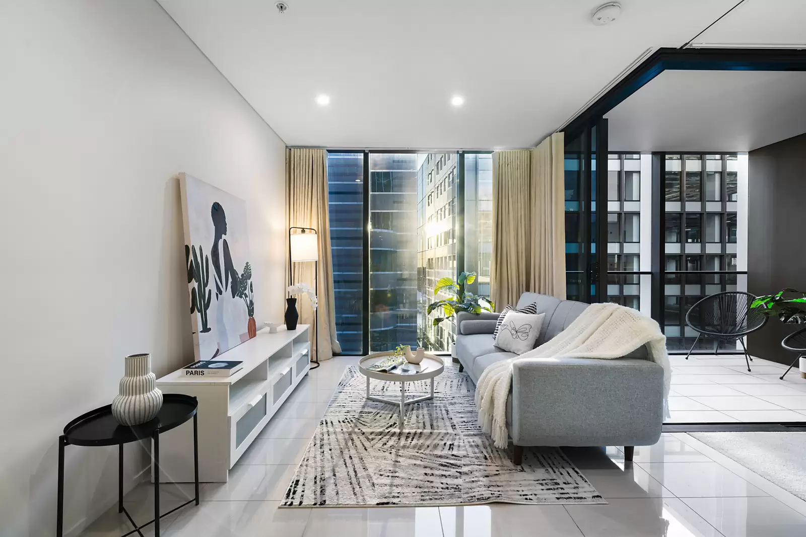 1610/161 Clarence Street, Sydney Sold by Sydney Sotheby's International Realty - image 2