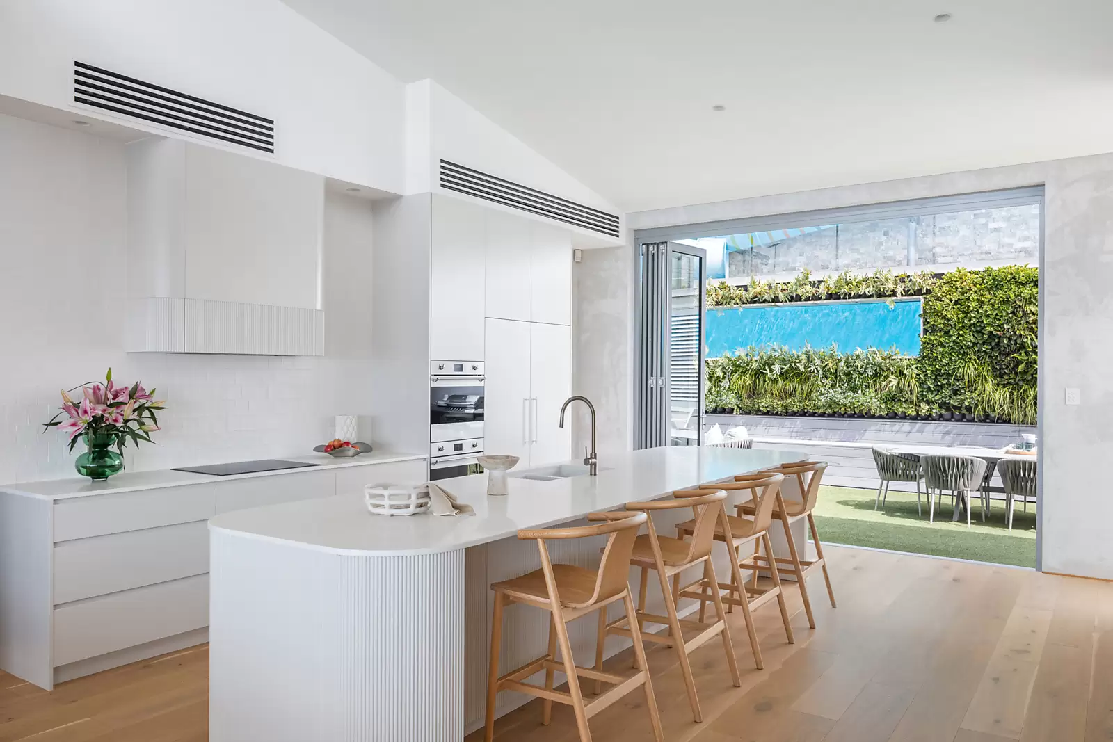 4 Ahearn Avenue, South Coogee Sold by Sydney Sotheby's International Realty - image 2