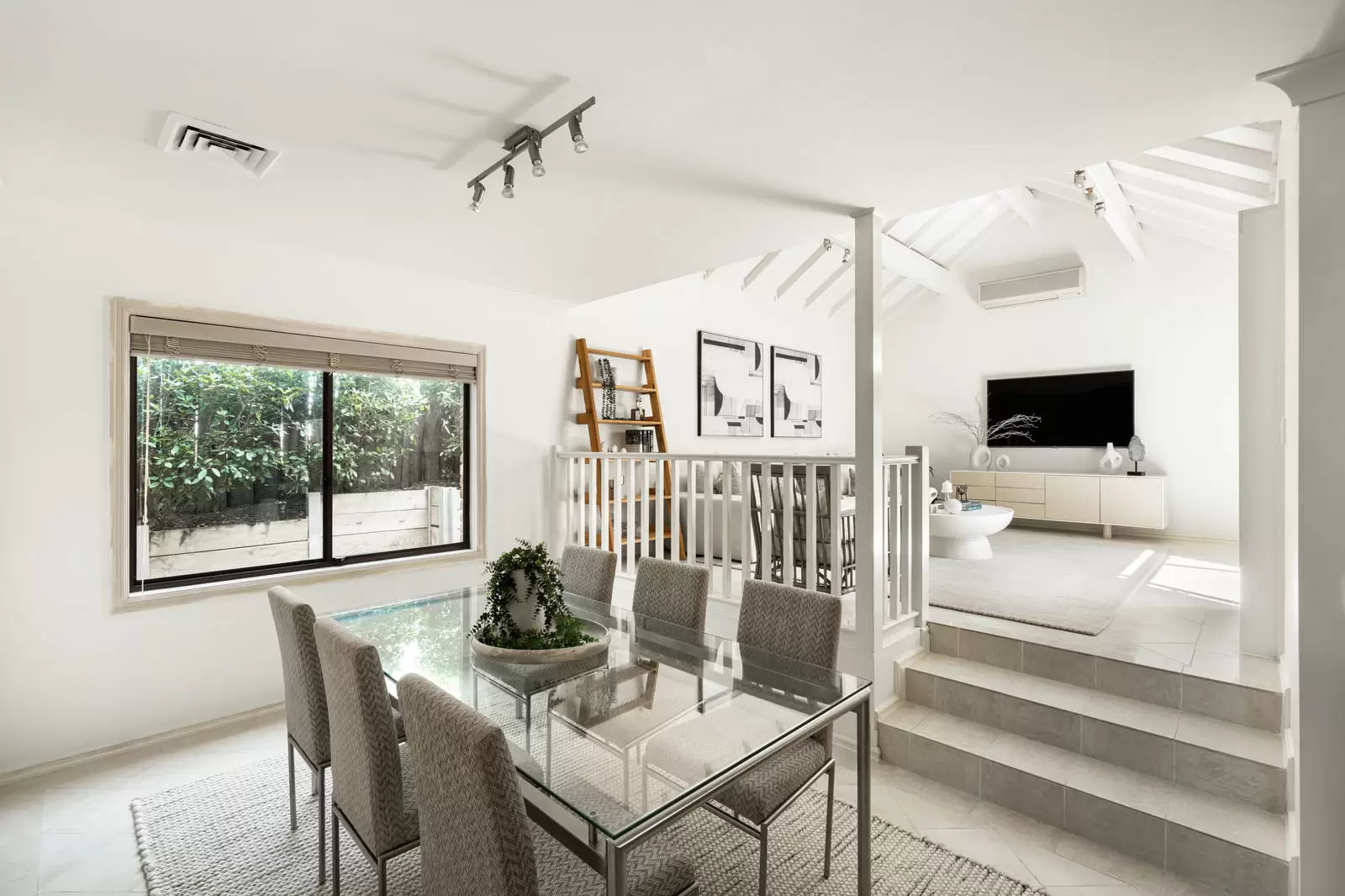 6 Charlton Avenue, Turramurra Sold by Sydney Sotheby's International Realty - image 6