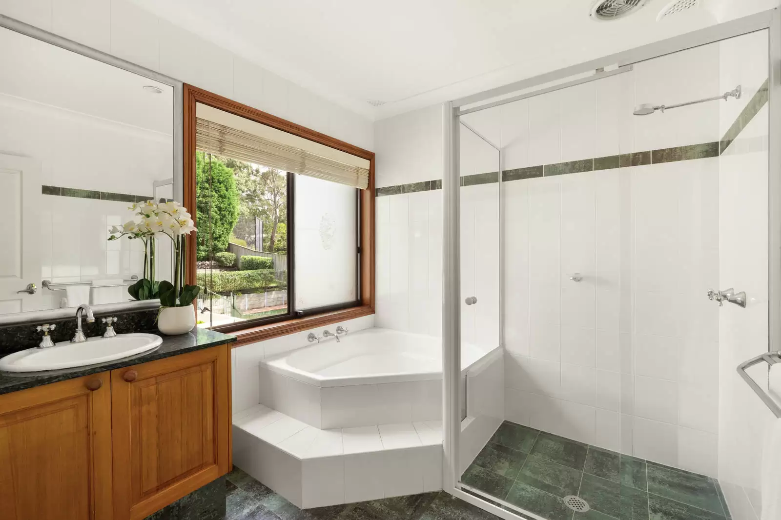 6 Charlton Avenue, Turramurra Sold by Sydney Sotheby's International Realty - image 15