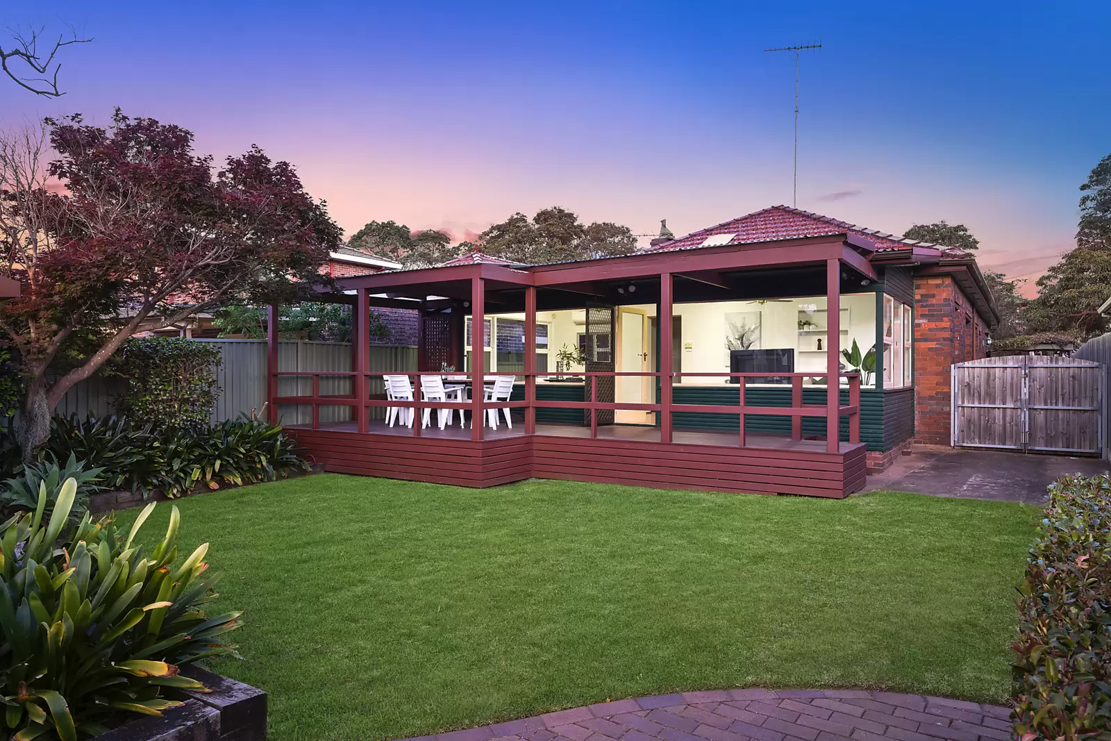 48 Leonard Avenue, Kingsford Sold by Sydney Sotheby's International Realty - image 1