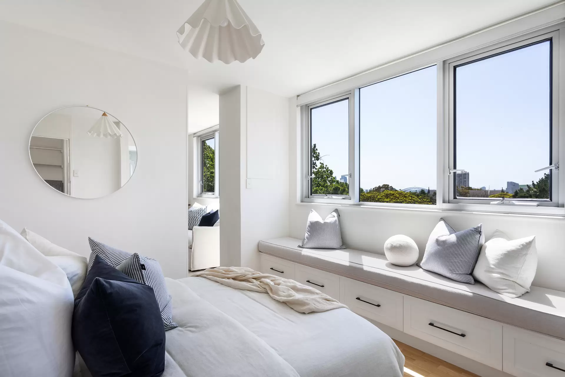 22/8 Fullerton Street, Woollahra Sold by Sydney Sotheby's International Realty - image 1