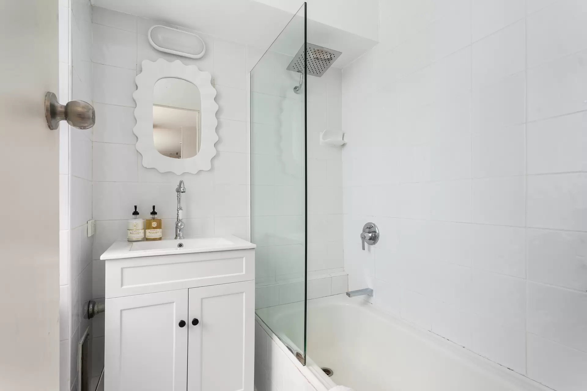 22/8 Fullerton Street, Woollahra Sold by Sydney Sotheby's International Realty - image 1