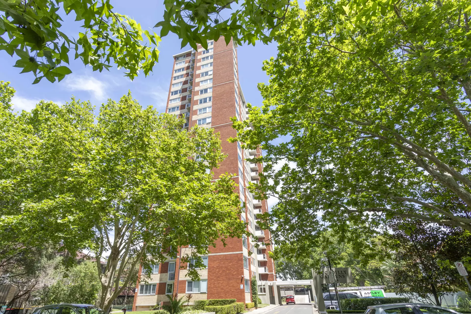 22/8 Fullerton Street, Woollahra Sold by Sydney Sotheby's International Realty - image 1