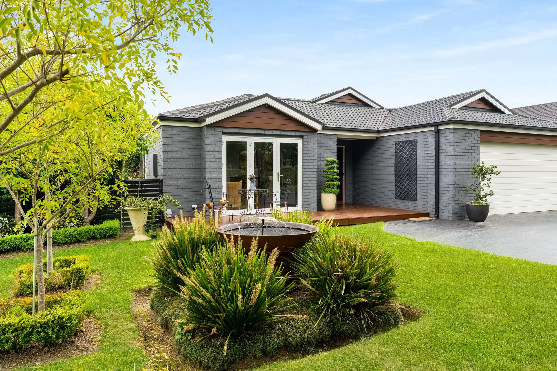 10 Mairinger Crescent, Bowral Sold by Sydney Sotheby's International Realty - image 2