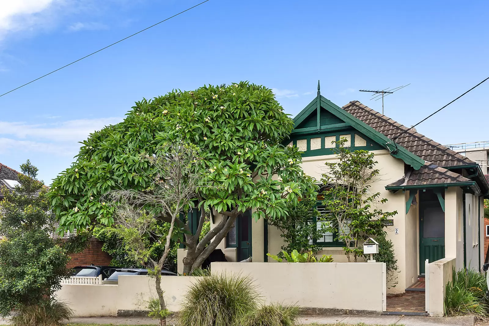 2 Glen Street, Bondi Sold by Sydney Sotheby's International Realty - image 1