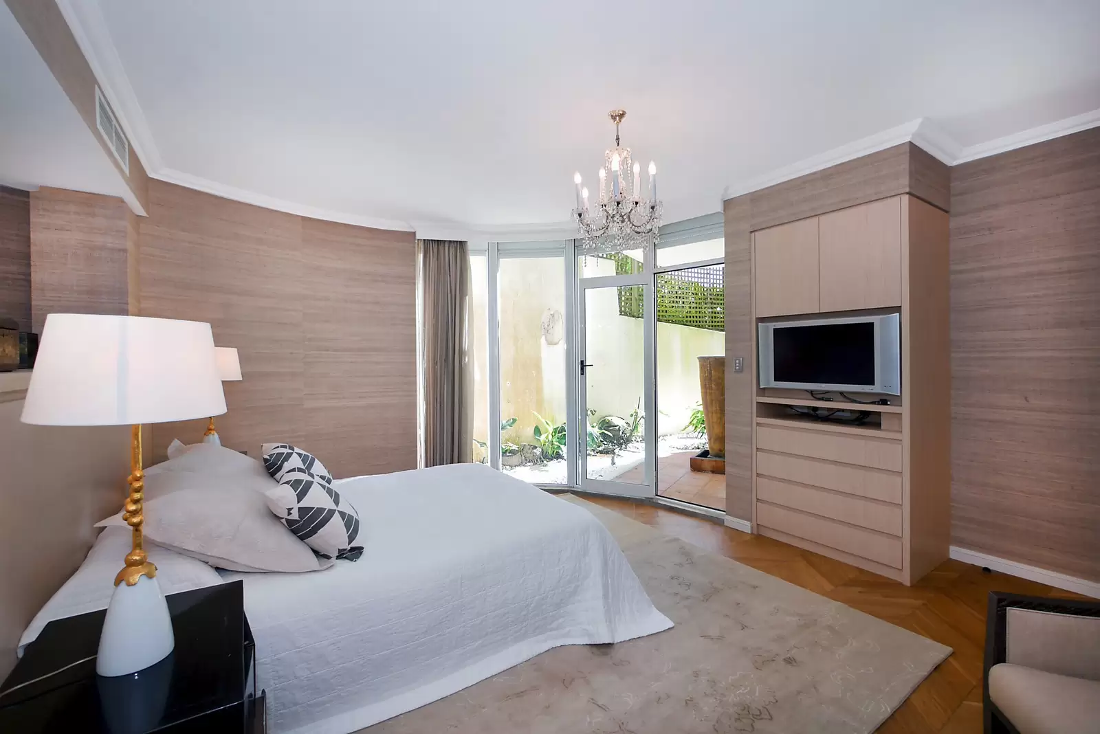 1/77-81 Yarranabbe Road, Darling Point Sold by Sydney Sotheby's International Realty - image 11