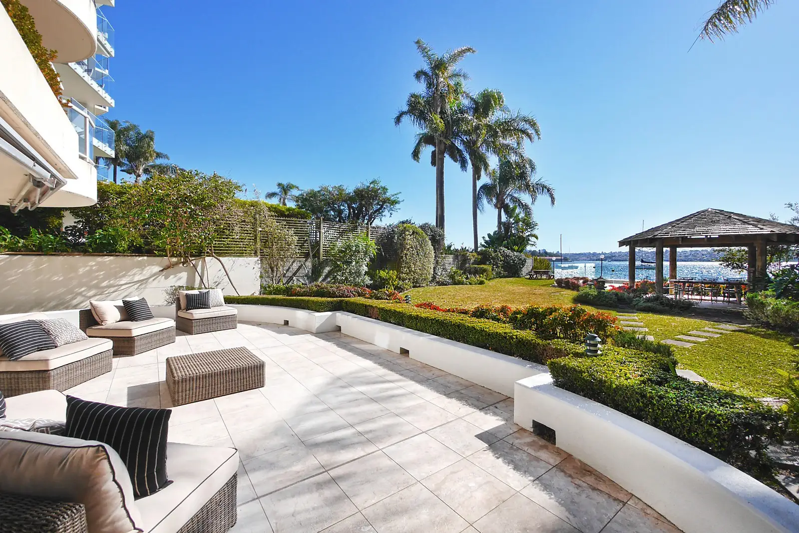 1/77-81 Yarranabbe Road, Darling Point Sold by Sydney Sotheby's International Realty - image 1