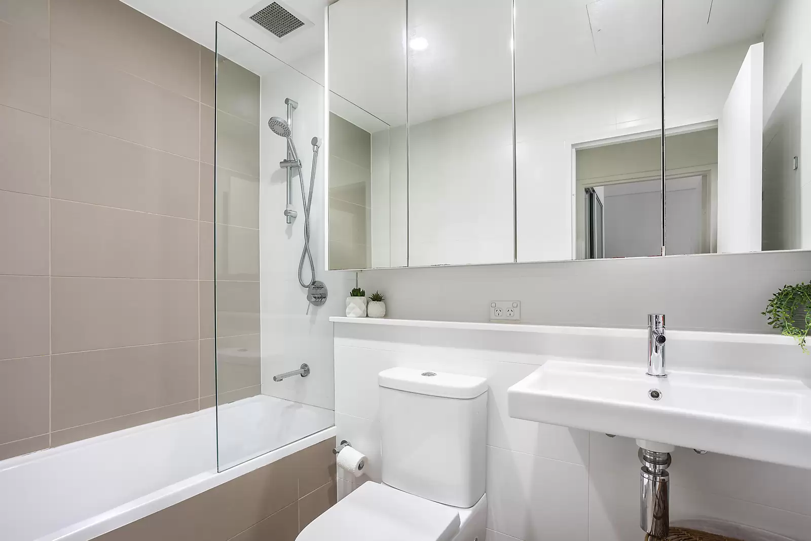G04/19-21 Wilson Street, Botany Sold by Sydney Sotheby's International Realty - image 6