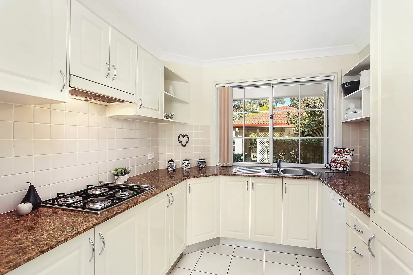 17 Hillcrest Drive, St Ives Sold by Sydney Sotheby's International Realty - image 5