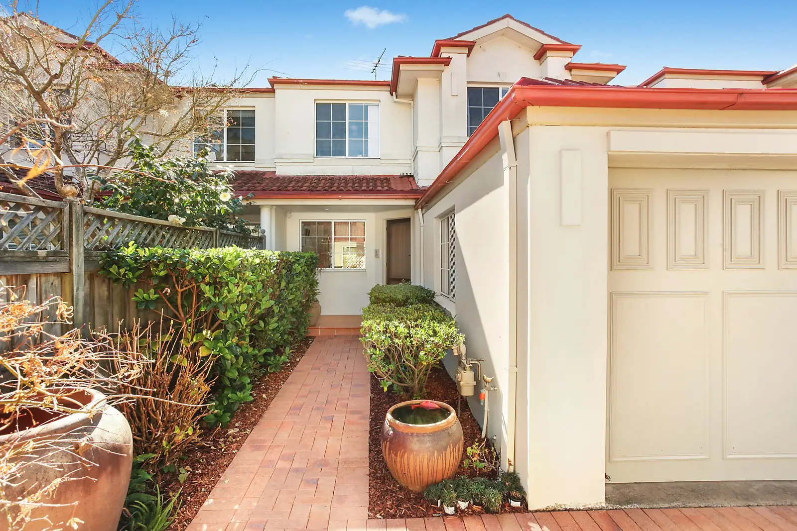 17 Hillcrest Drive, St Ives Sold by Sydney Sotheby's International Realty - image 3