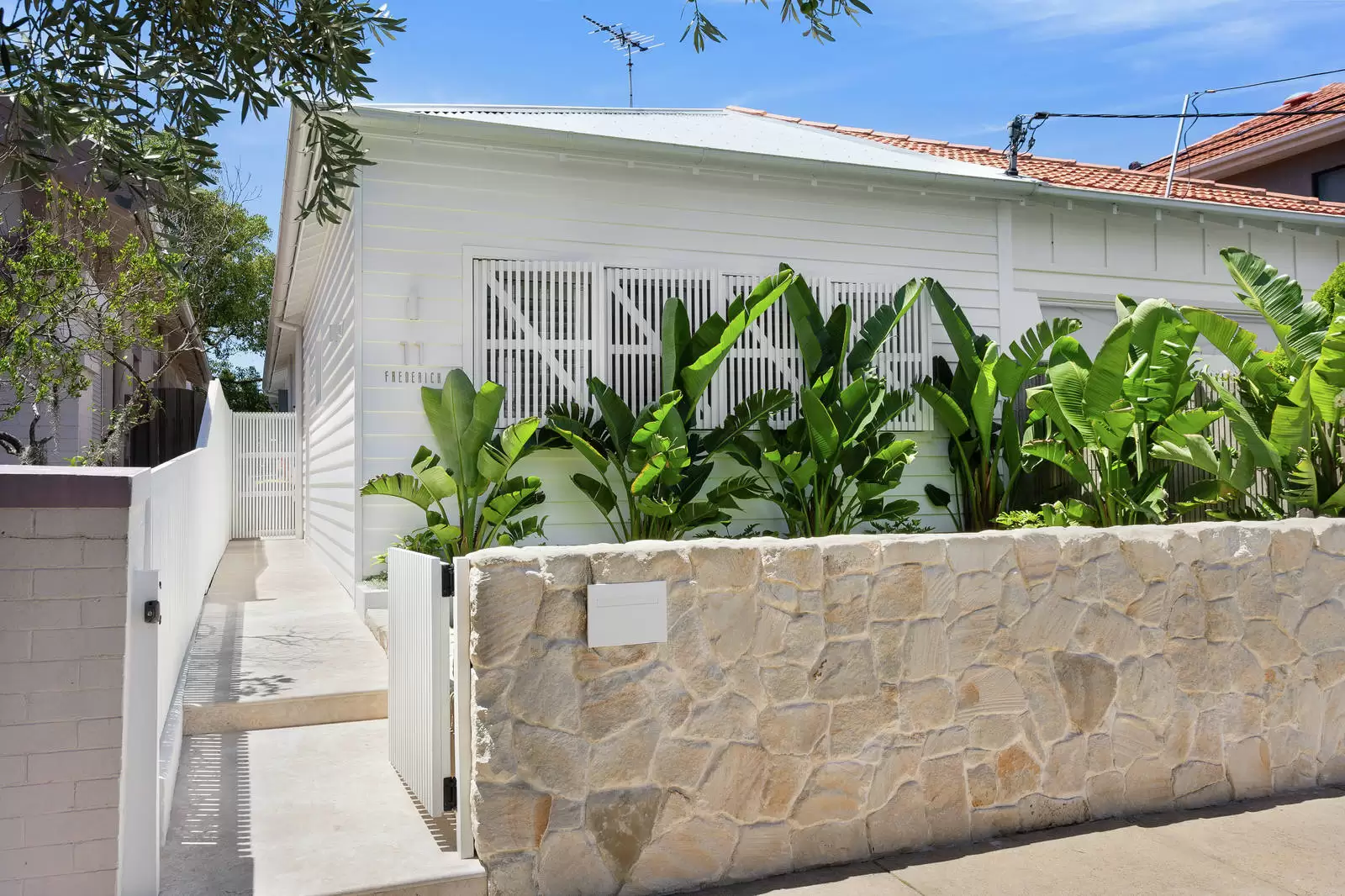 11 Frederick Street, Coogee Sold by Sydney Sotheby's International Realty - image 1