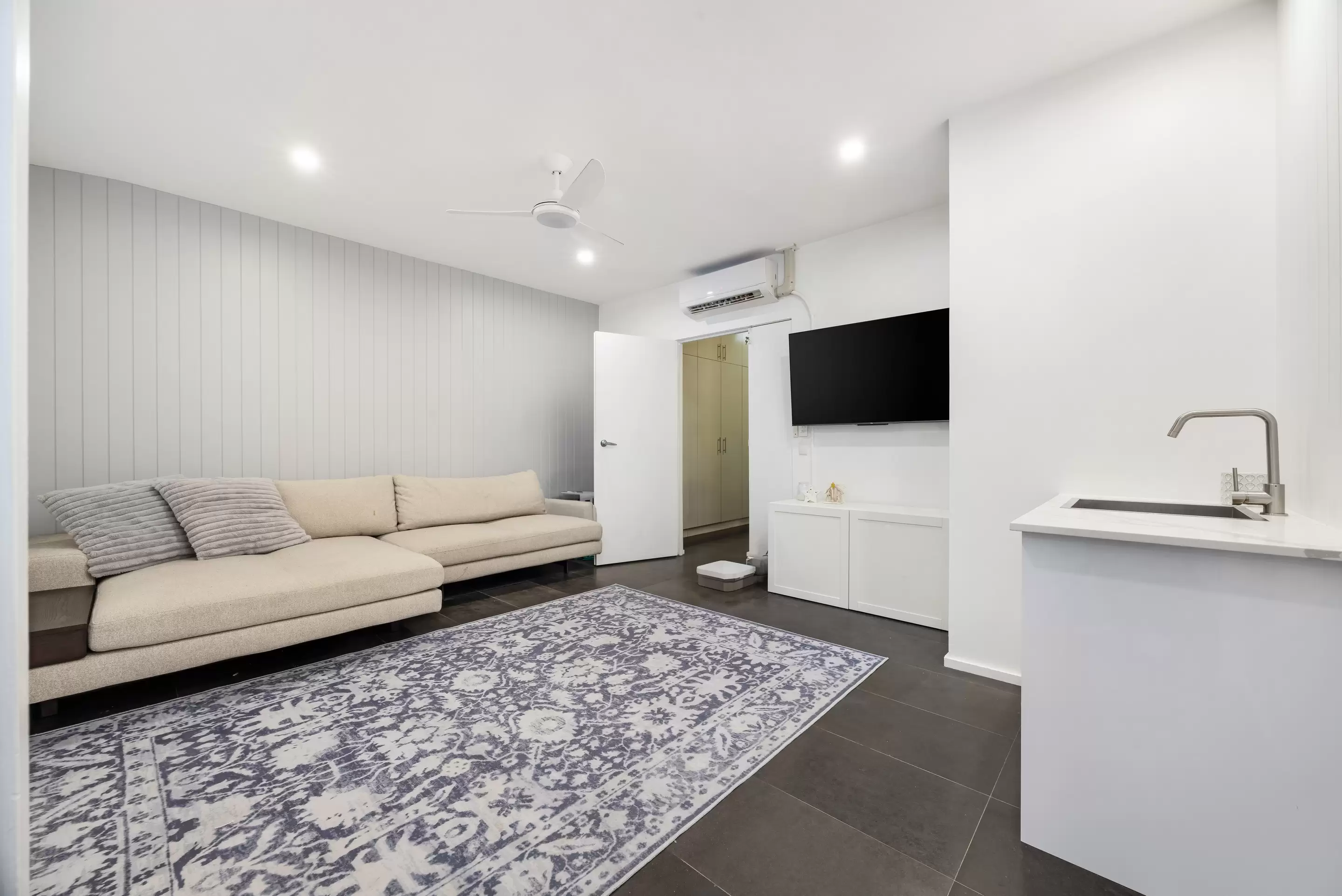 5/10 Meadow Way, Banksmeadow Sold by Sydney Sotheby's International Realty - image 4