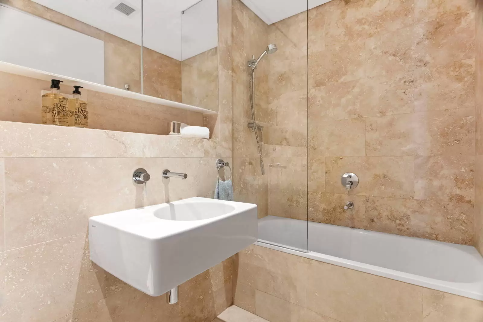 8/19 Young Street, Vaucluse Sold by Sydney Sotheby's International Realty - image 4