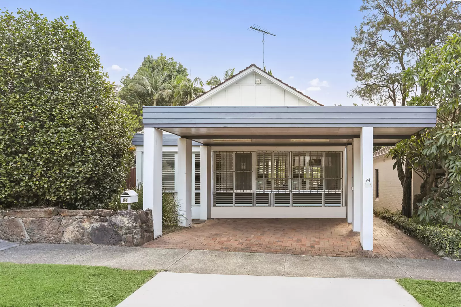 94 Balfour Road, Bellevue Hill Sold by Sydney Sotheby's International Realty - image 2