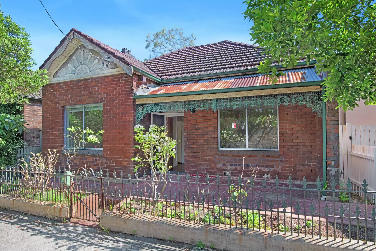 10 Arthur Street, Forest Lodge Sold by Sydney Sotheby's International Realty - image 1