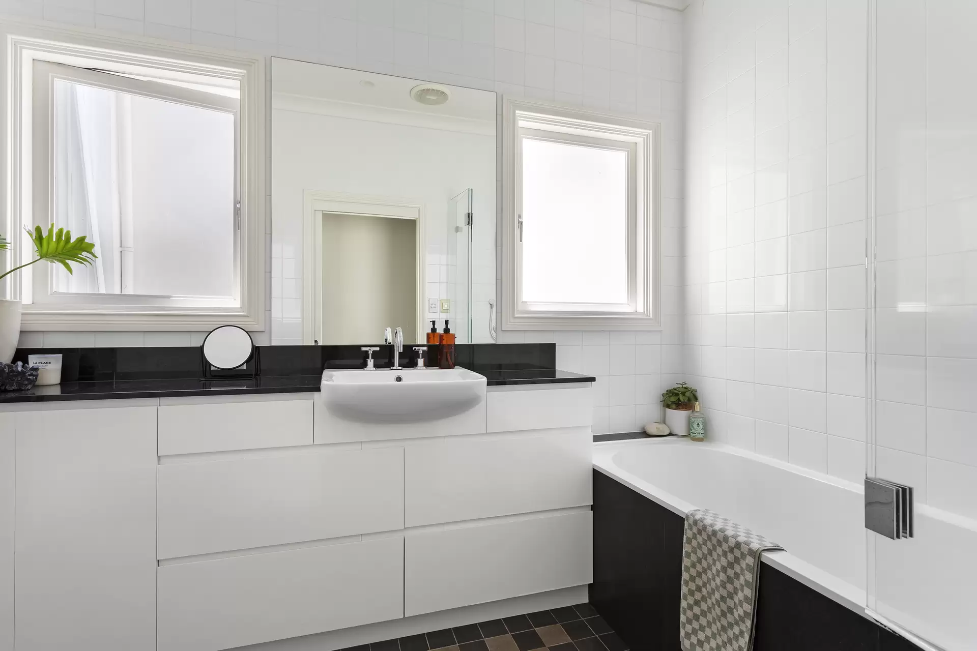 44 Womerah Avenue, Darlinghurst Sold by Sydney Sotheby's International Realty - image 1