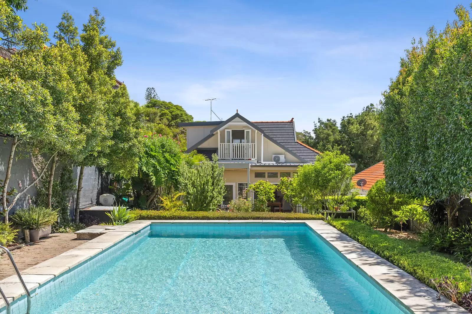 33 Dans Avenue, Coogee Sold by Sydney Sotheby's International Realty - image 2