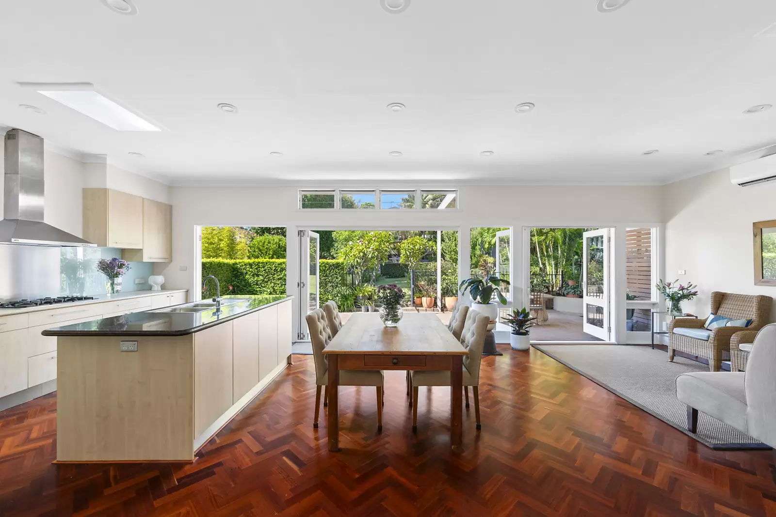 33 Dans Avenue, Coogee Sold by Sydney Sotheby's International Realty - image 3