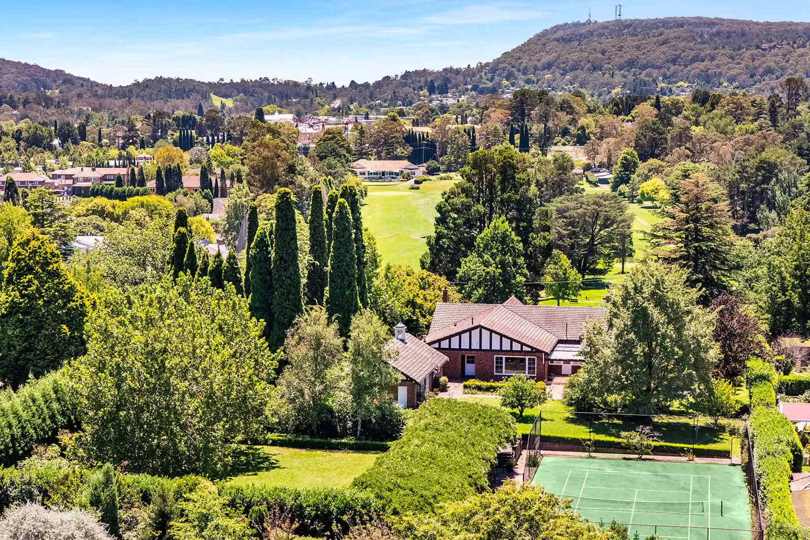 11 Links Road, Burradoo Sold by Sydney Sotheby's International Realty - image 2