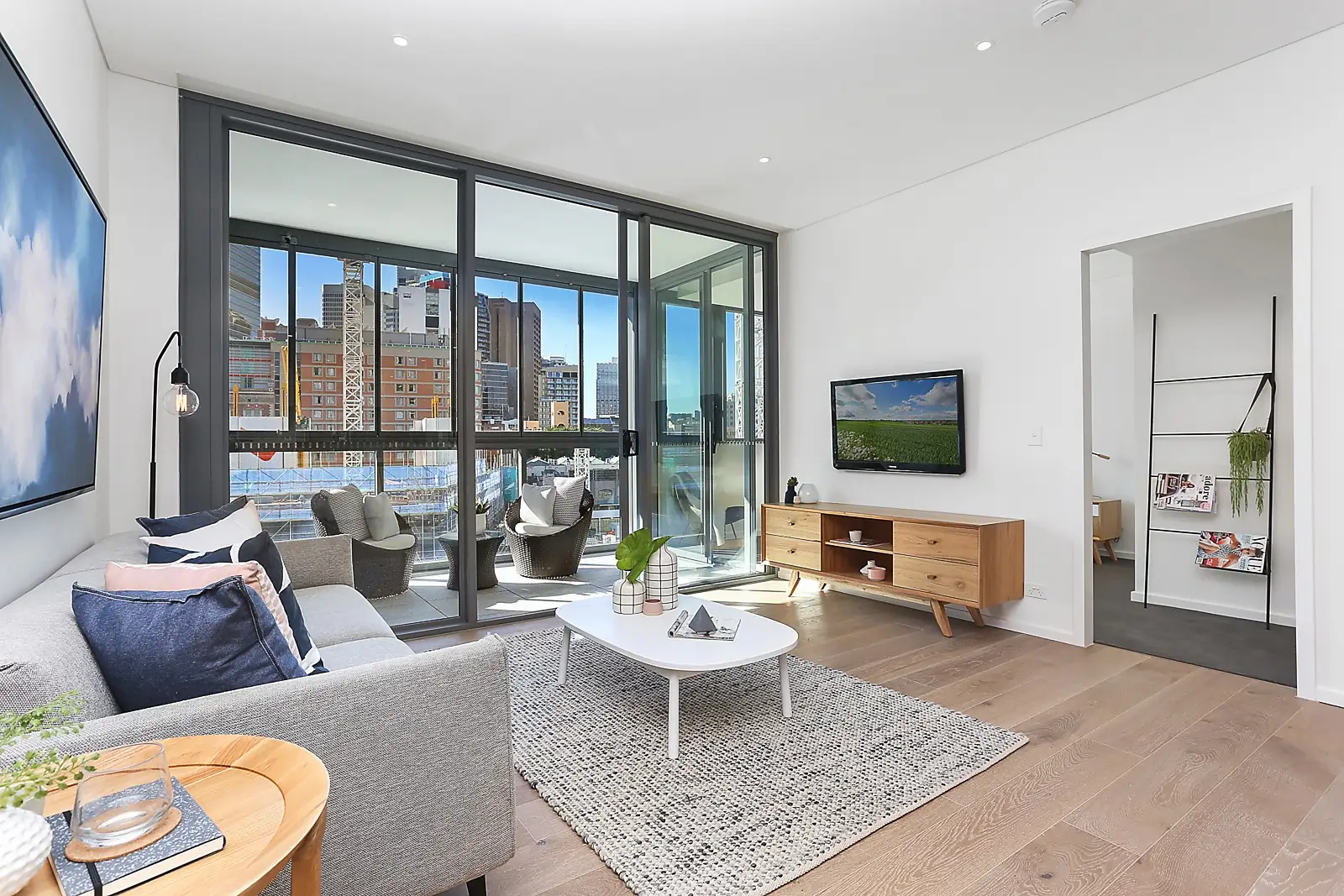 2061/53 Tumbalong Boulevard, Sydney Sold by Sydney Sotheby's International Realty - image 1