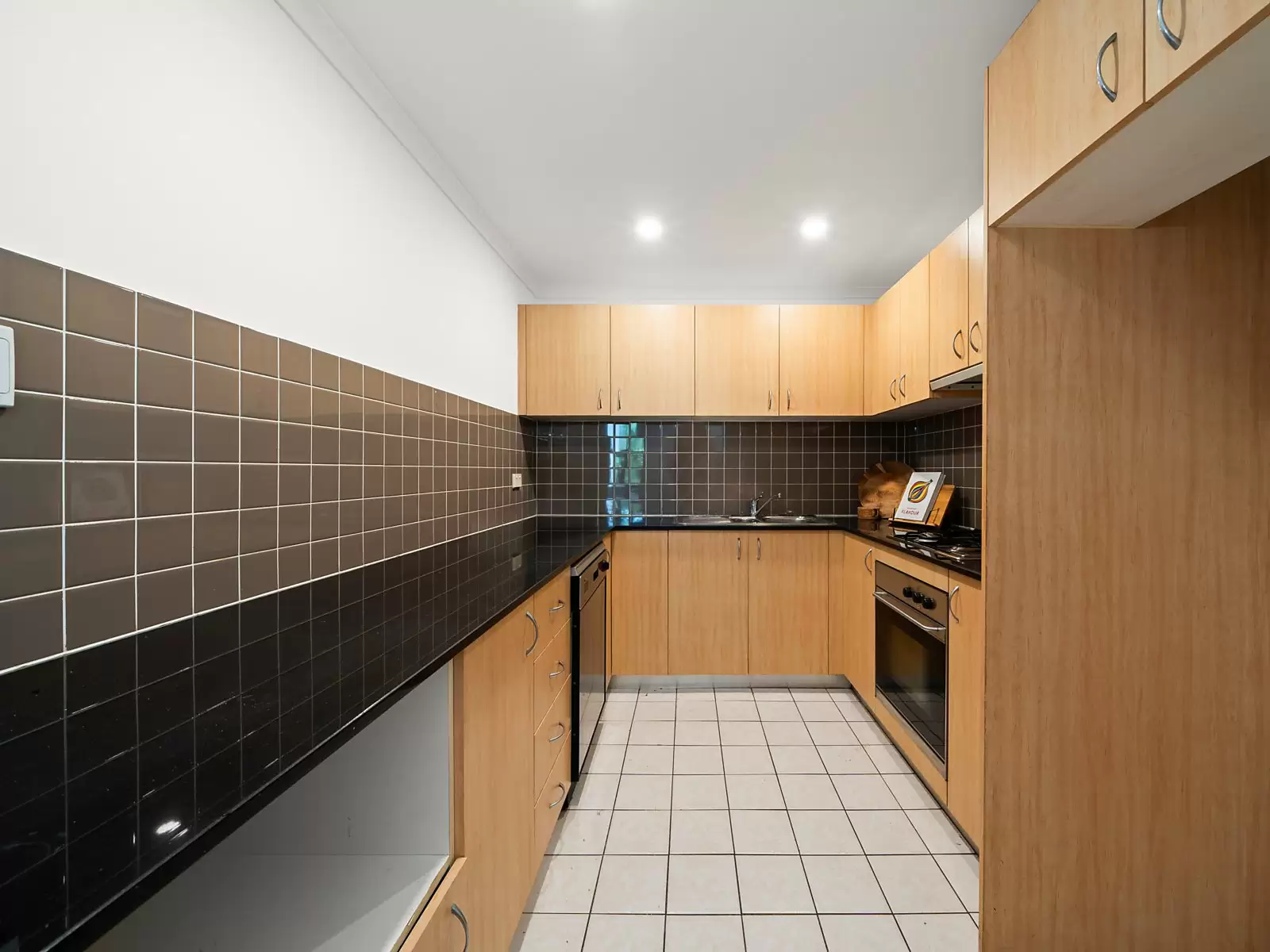 24/3-13 Erskineville Road, Newtown Sold by Sydney Sotheby's International Realty - image 6