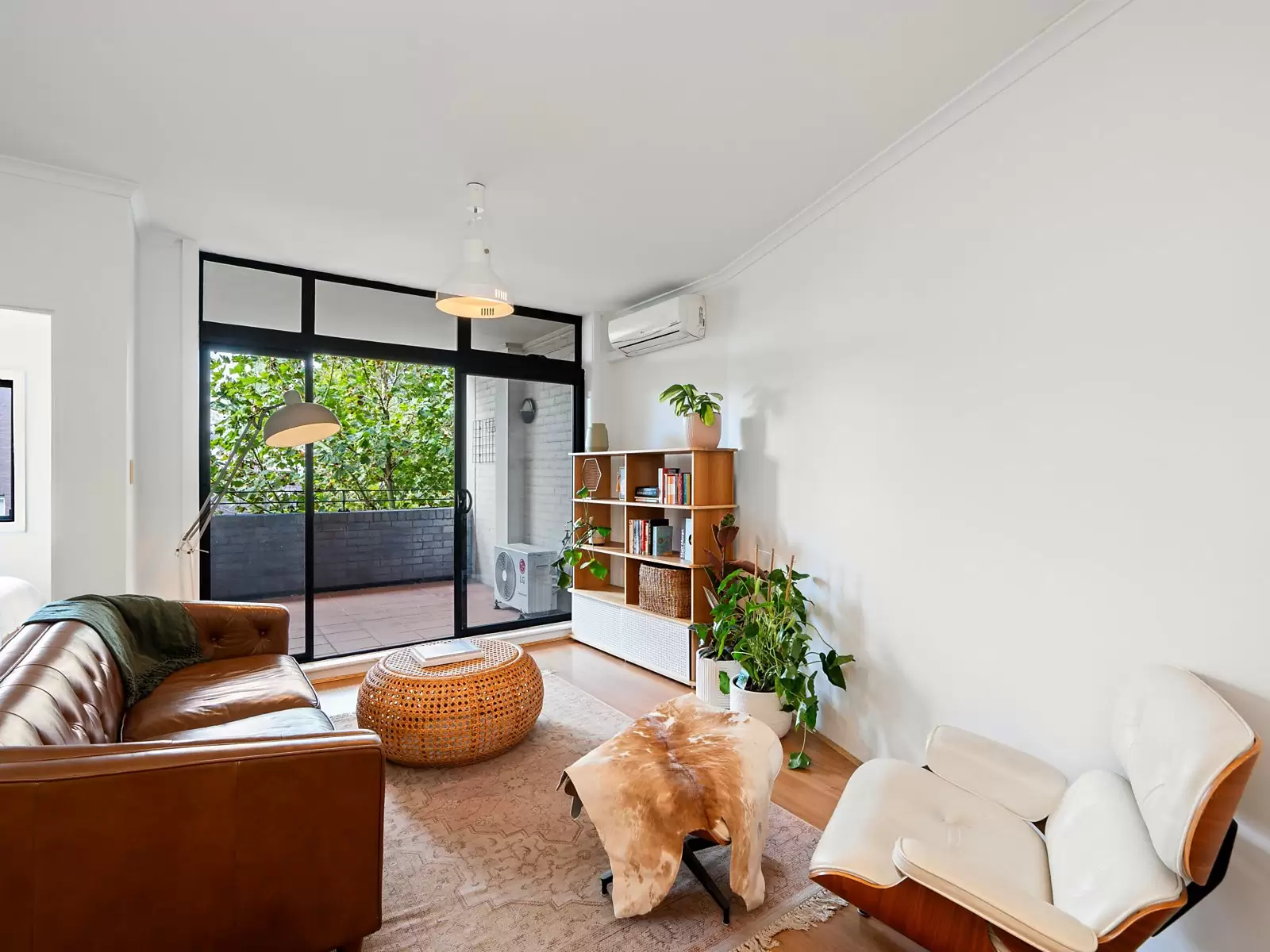 24/3-13 Erskineville Road, Newtown Sold by Sydney Sotheby's International Realty - image 2