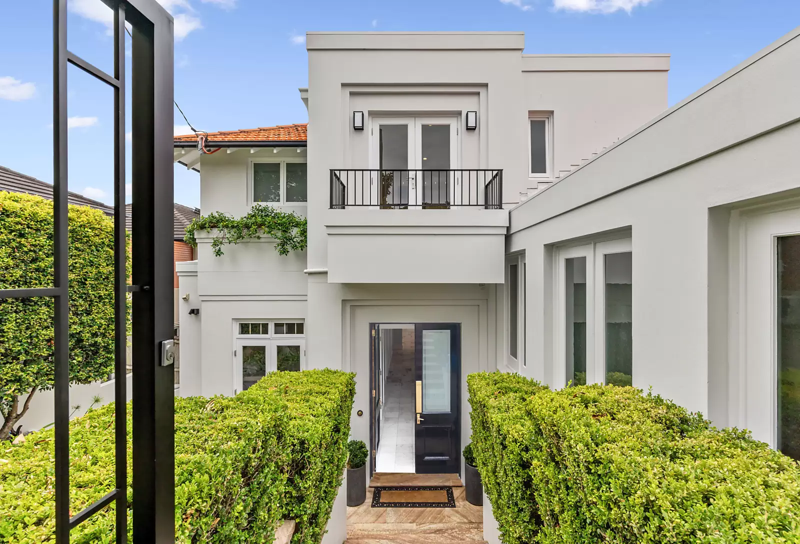 29 Division Street, Coogee Sold by Sydney Sotheby's International Realty - image 2
