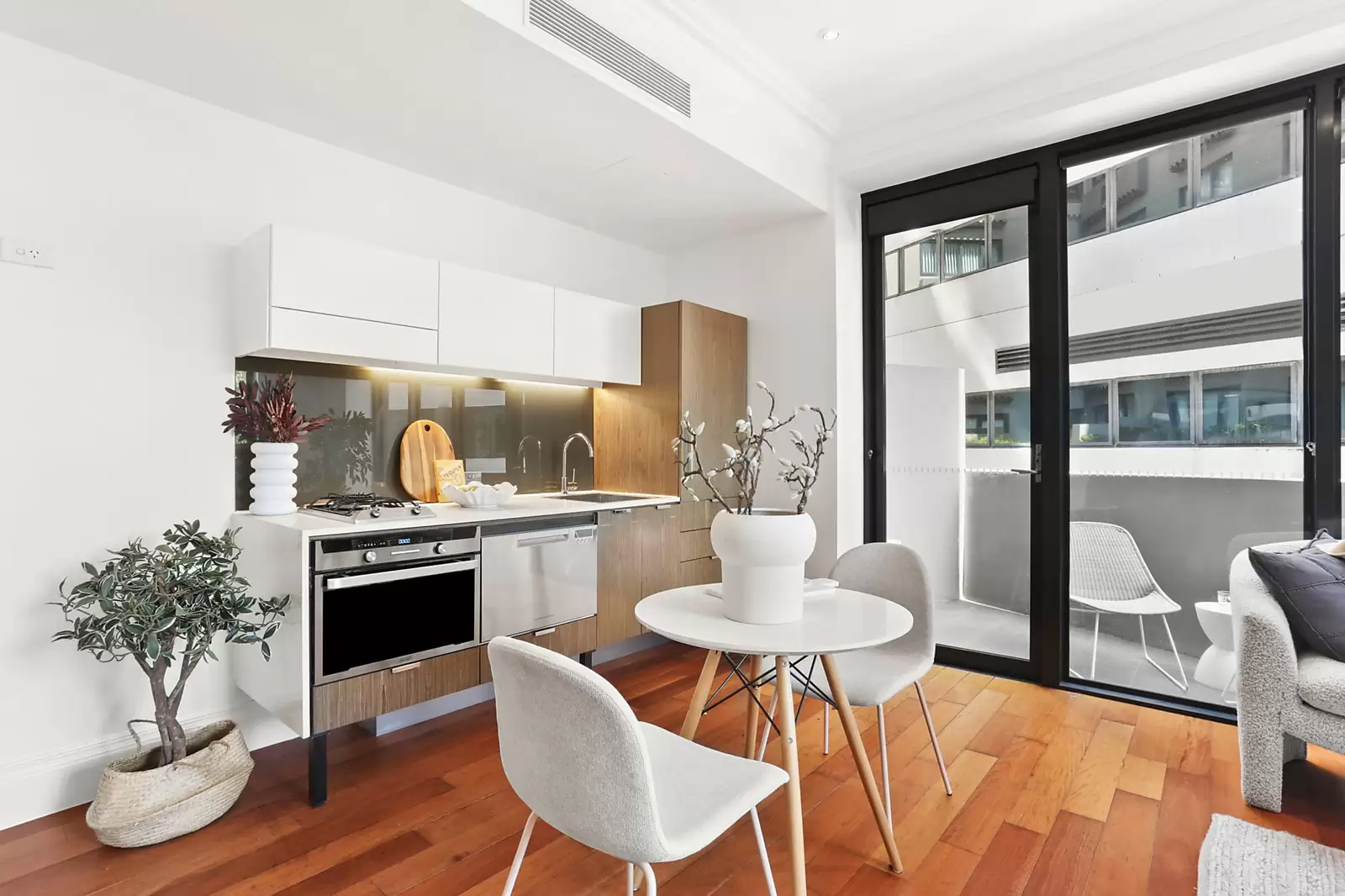 204/13-15 Bayswater Road, Potts Point Sold by Sydney Sotheby's International Realty - image 3