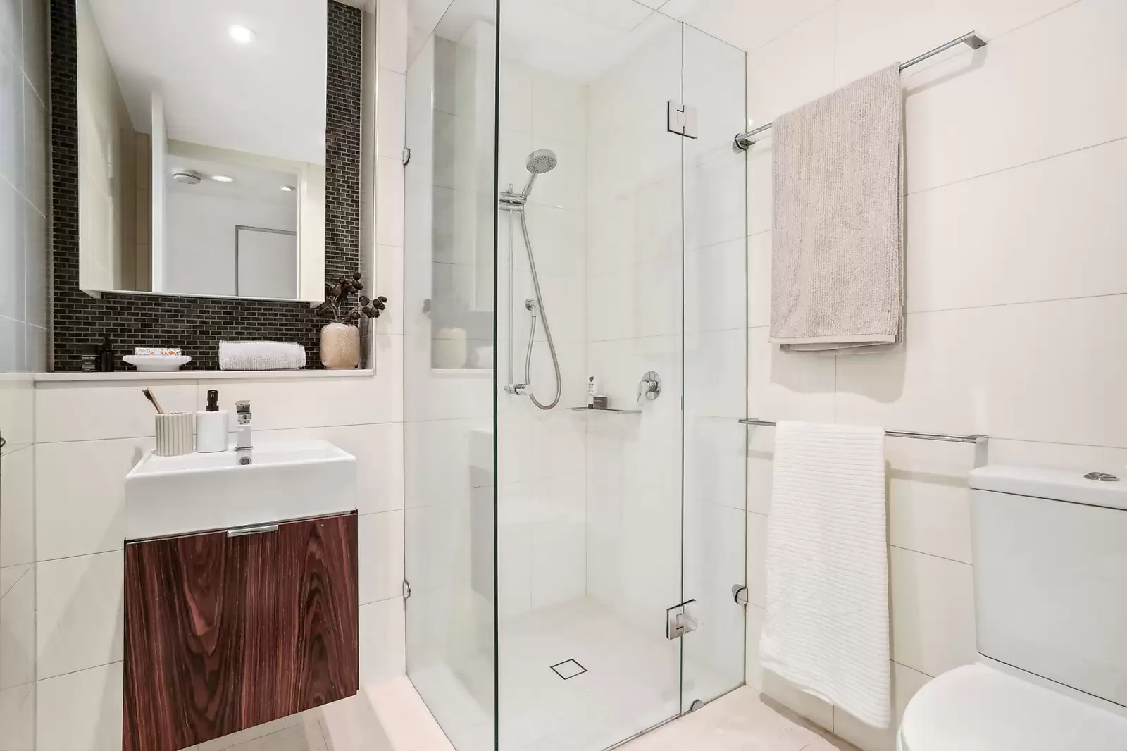 204/13-15 Bayswater Road, Potts Point Sold by Sydney Sotheby's International Realty - image 5