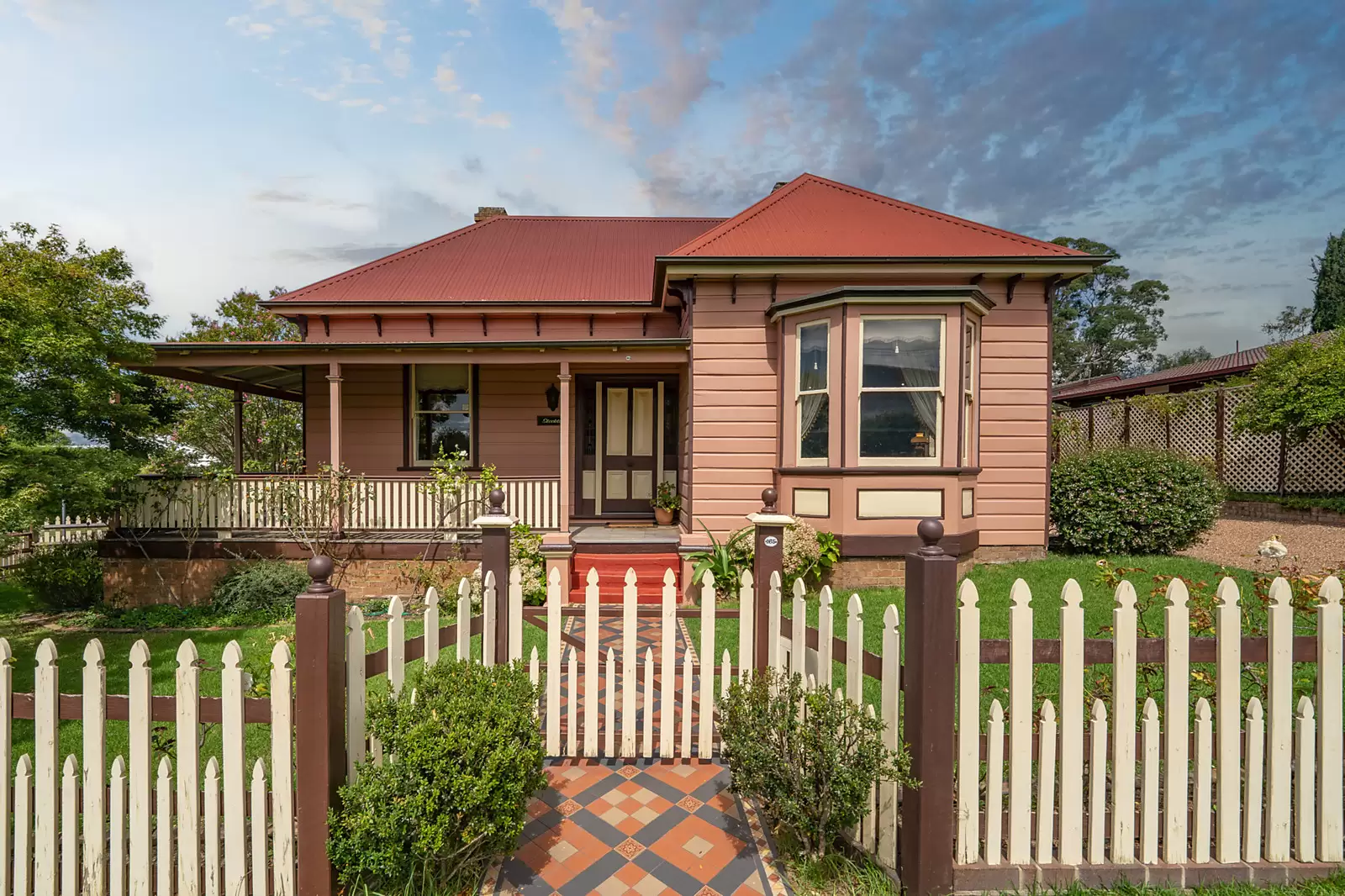 165 Marsh Street, Armidale Sold by Sydney Sotheby's International Realty - image 1