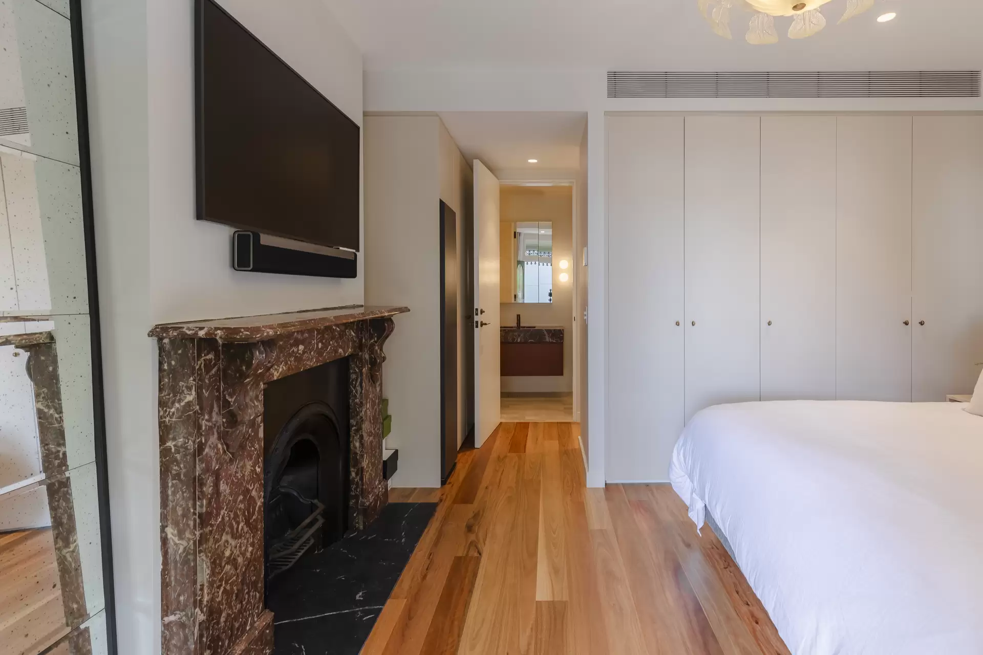 93 Stanley Street, Darlinghurst Sold by Sydney Sotheby's International Realty - image 1