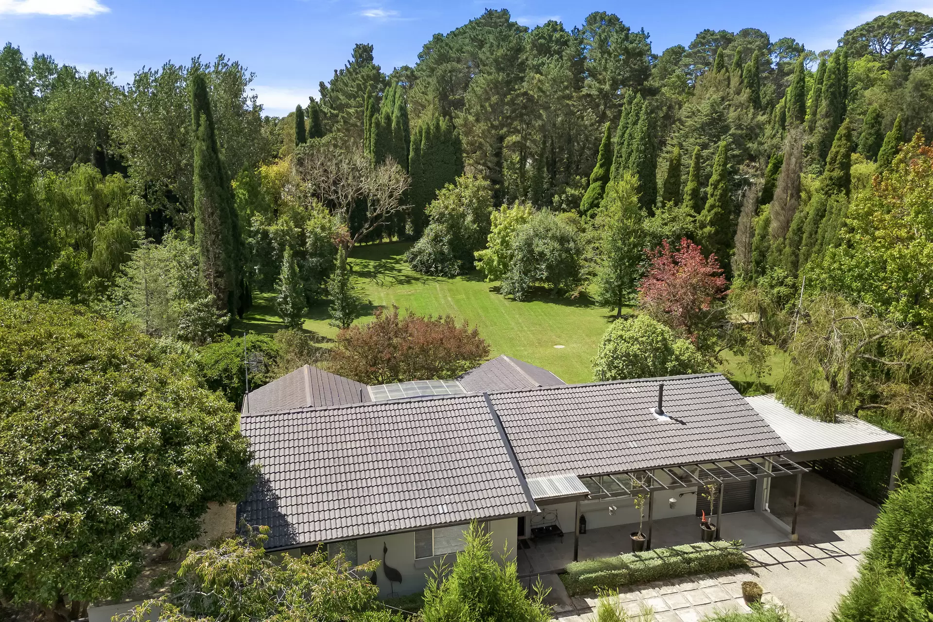 6 Holly Road, Burradoo Sold by Sydney Sotheby's International Realty - image 2