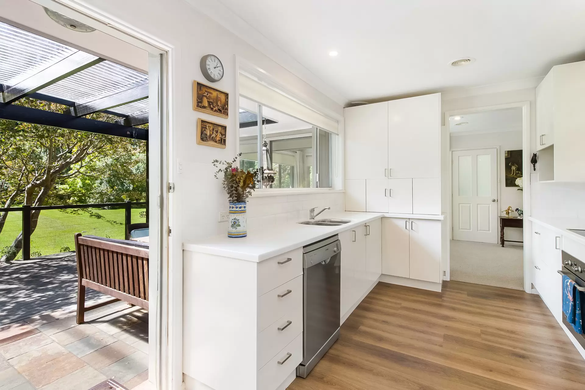 6 Holly Road, Burradoo Sold by Sydney Sotheby's International Realty - image 5
