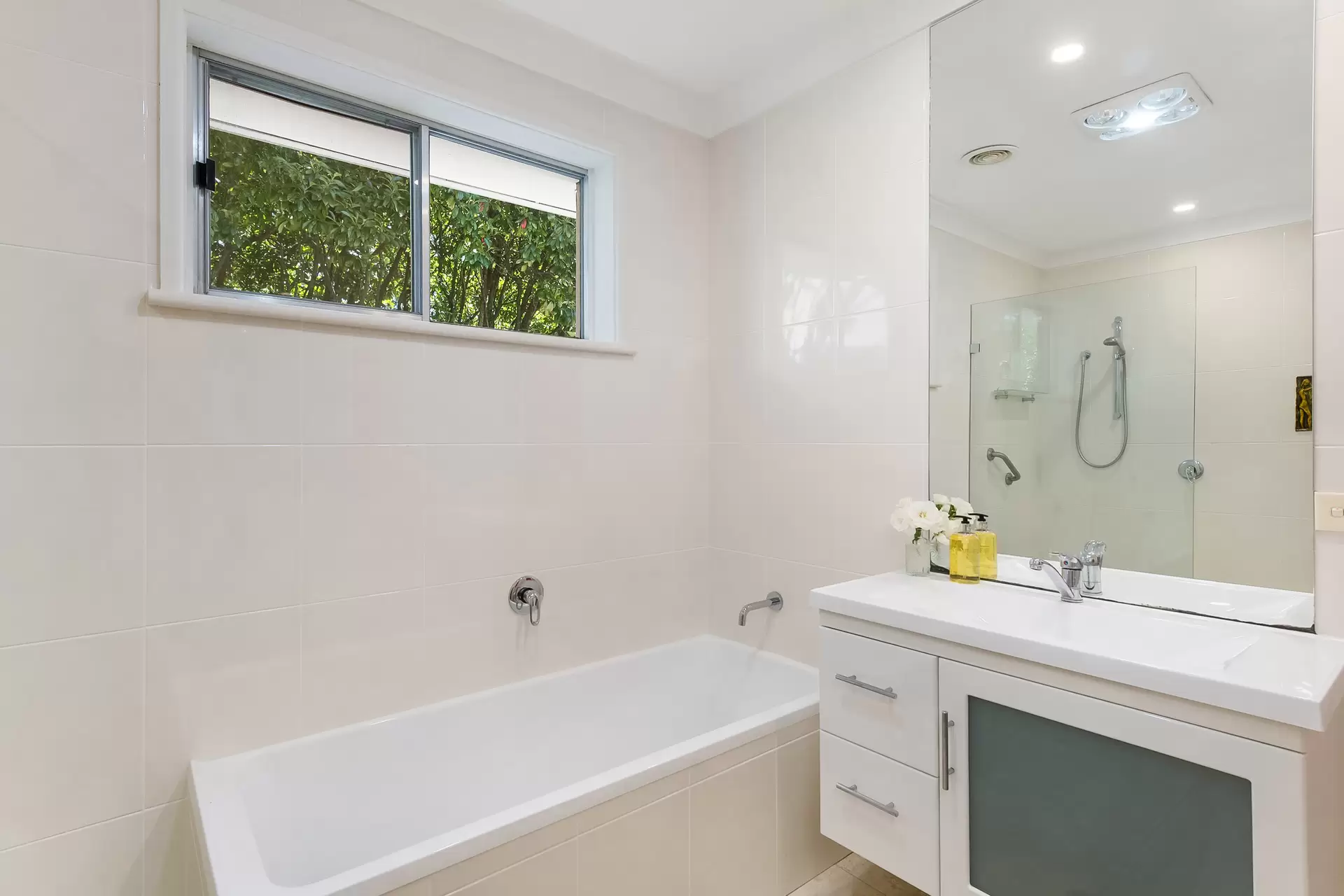 6 Holly Road, Burradoo Sold by Sydney Sotheby's International Realty - image 9