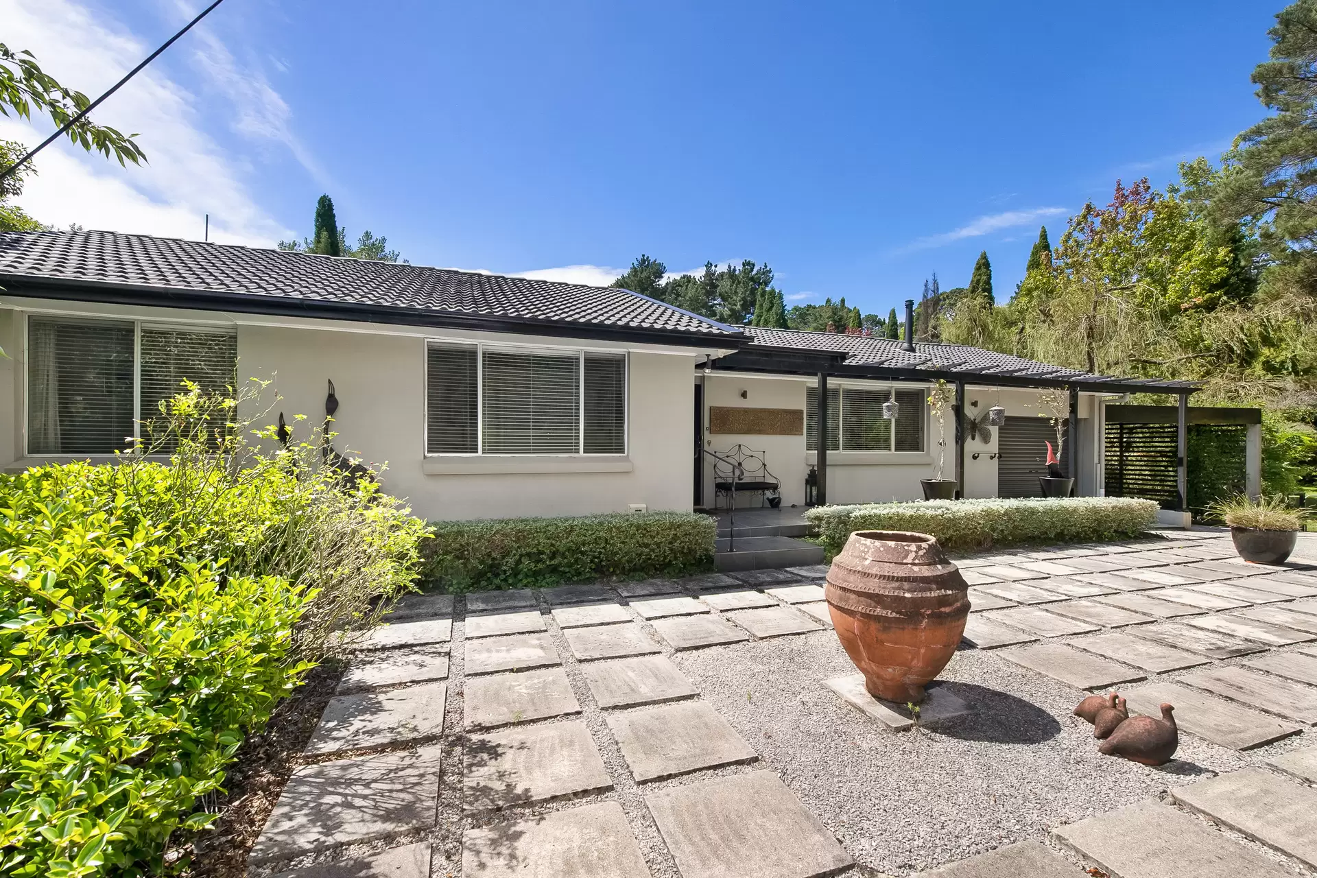 6 Holly Road, Burradoo Sold by Sydney Sotheby's International Realty - image 3