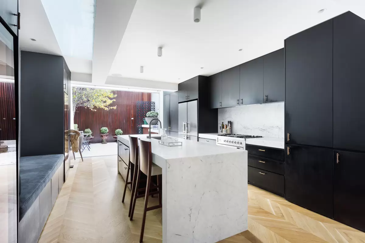 33 Surrey Street, Darlinghurst Sold by Sydney Sotheby's International Realty - image 1