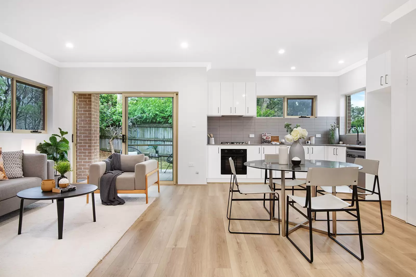 1/230 Kingsway, Caringbah South Sold by Sydney Sotheby's International Realty - image 4