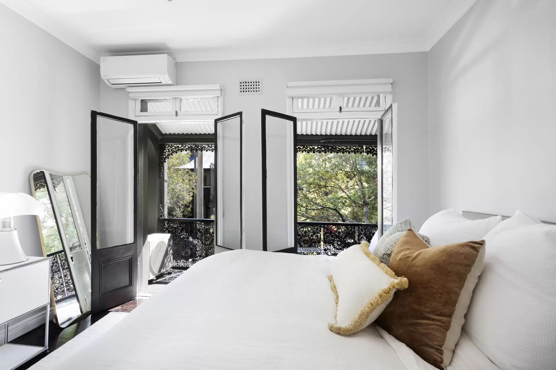 104 Surrey Street, Darlinghurst Sold by Sydney Sotheby's International Realty - image 1