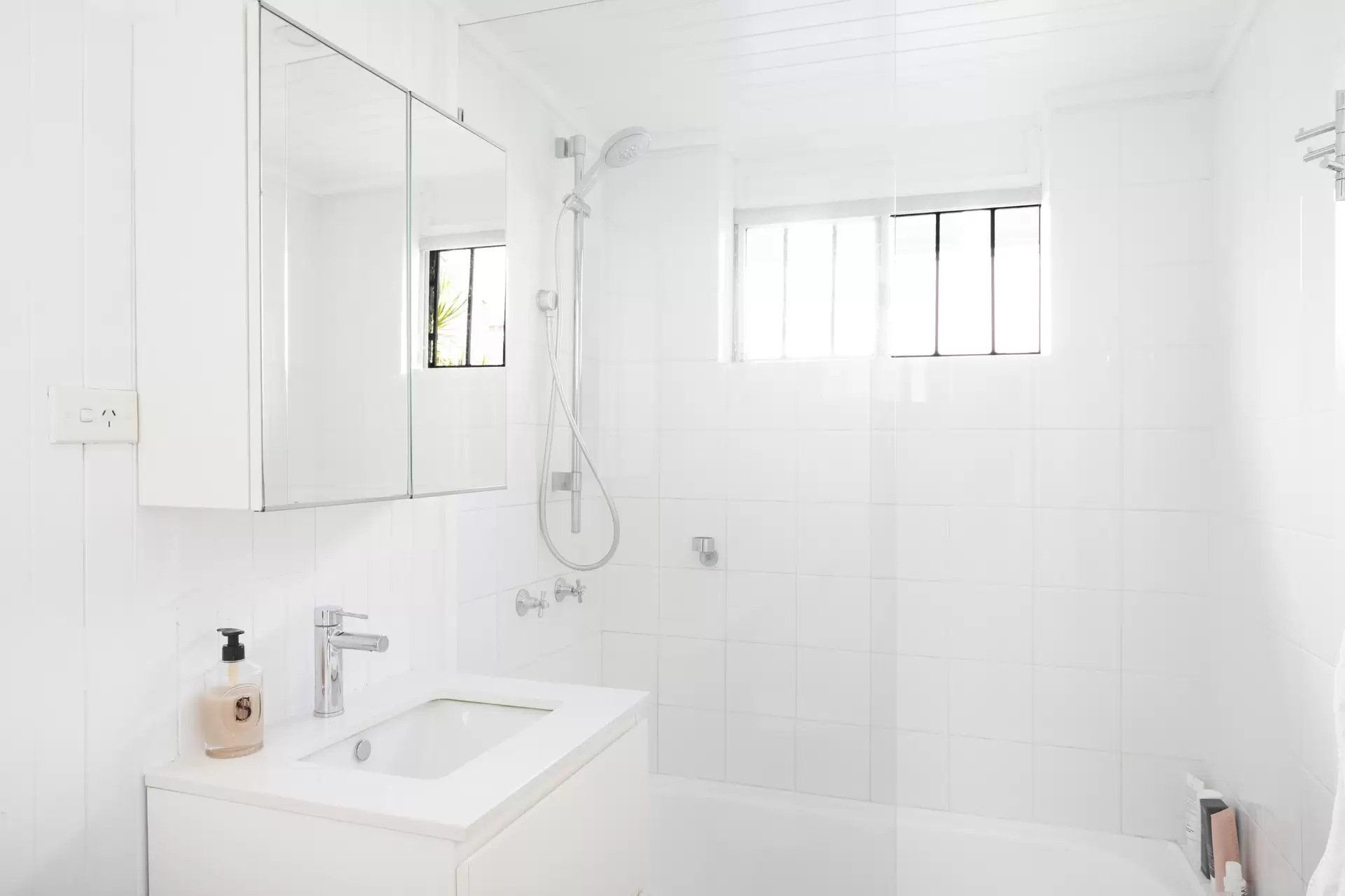104 Surrey Street, Darlinghurst Sold by Sydney Sotheby's International Realty - image 1