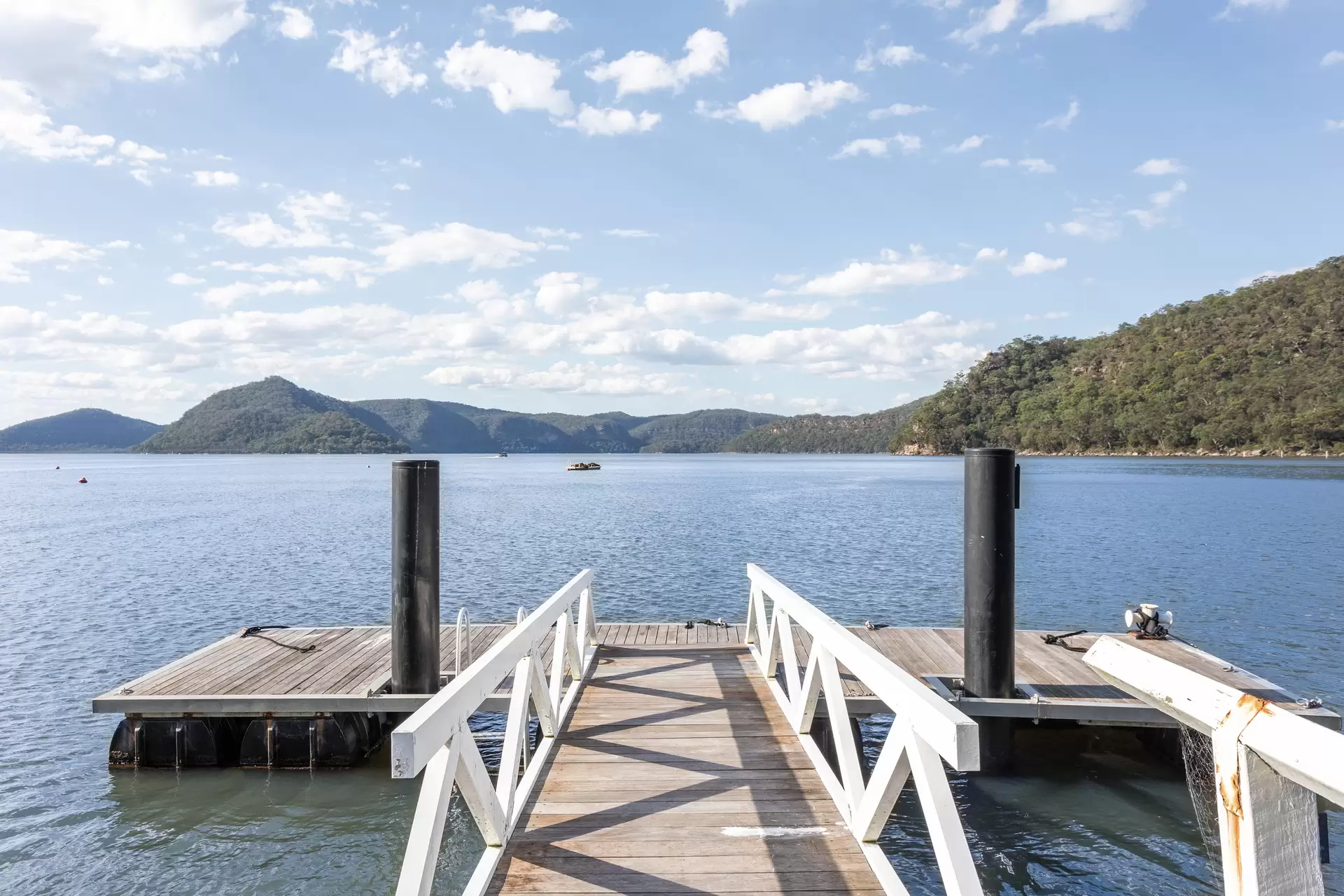 4 Sunny Corner, Berowra Waters Sold by Sydney Sotheby's International Realty - image 1