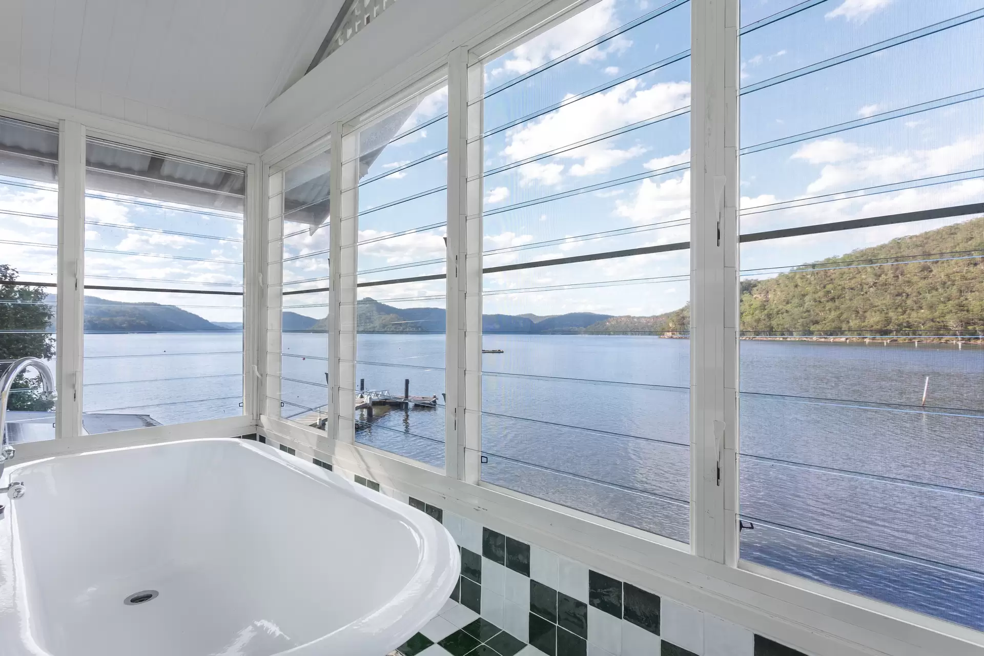 4 Sunny Corner, Berowra Waters Sold by Sydney Sotheby's International Realty - image 1