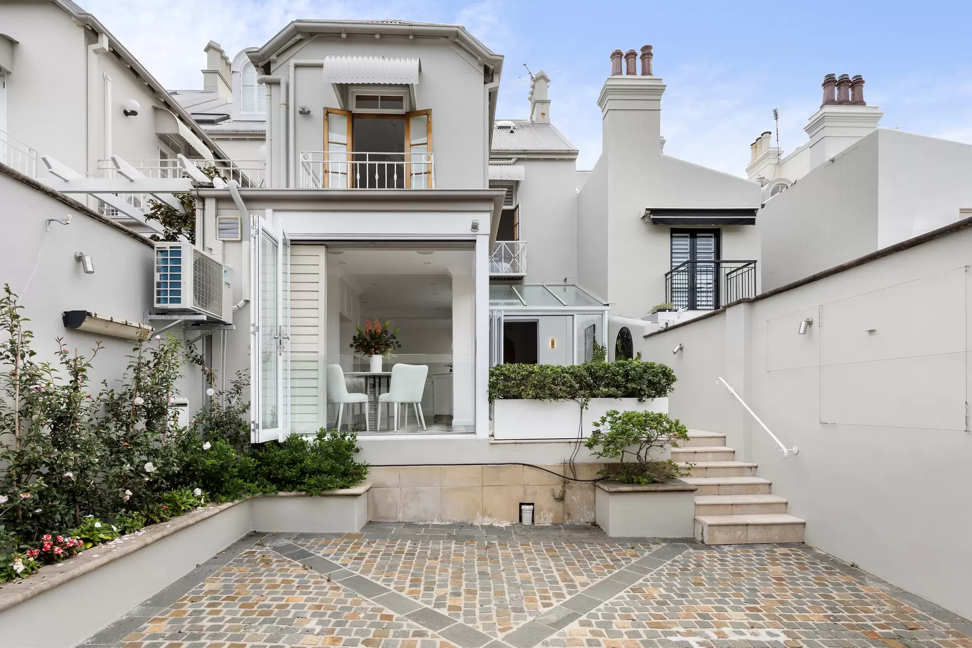 85 Jersey Road, Woollahra Sold by Sydney Sotheby's International Realty - image 1