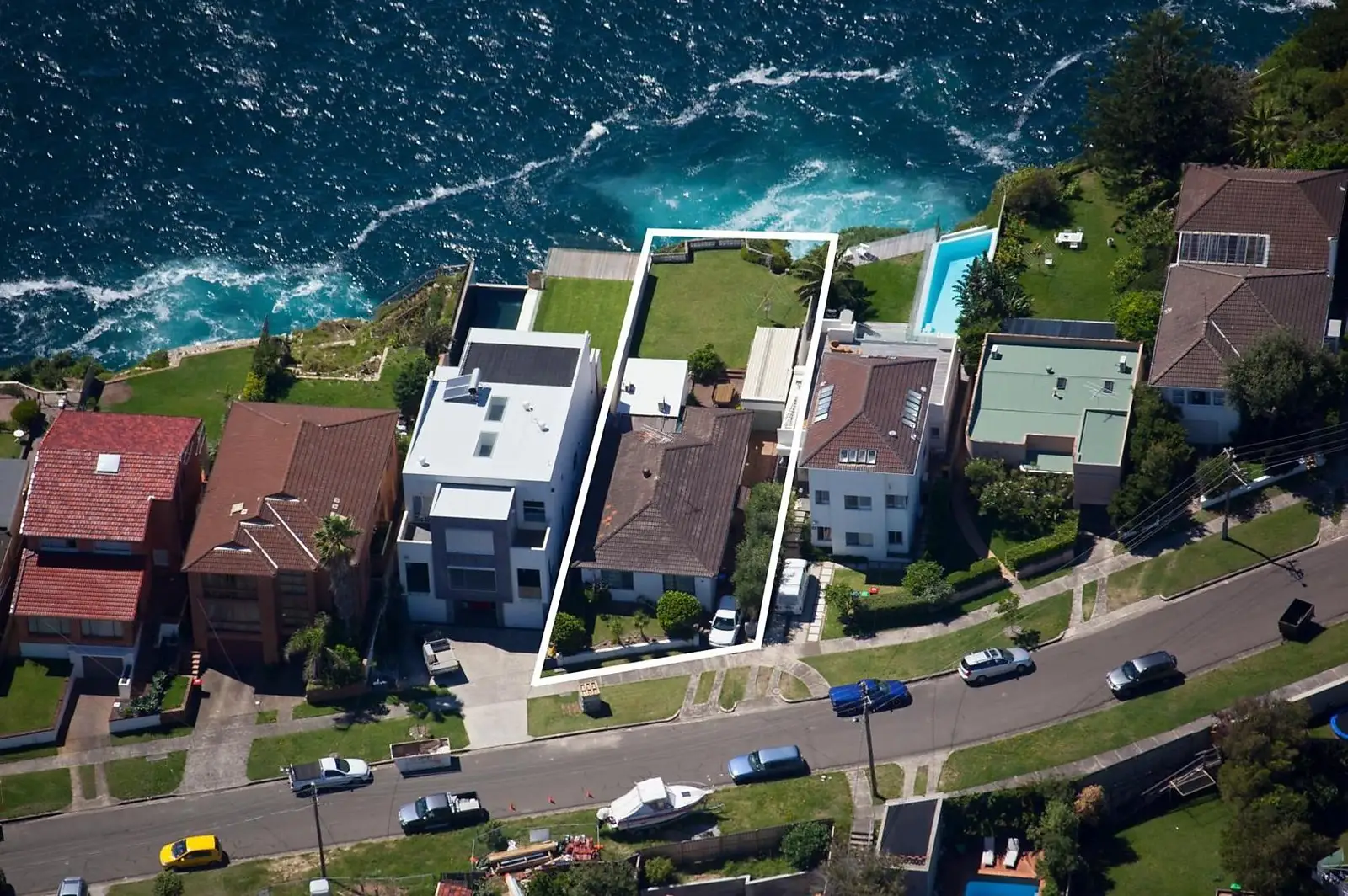 30 Wentworth Street, Dover Heights Leased by Sydney Sotheby's International Realty - image 1
