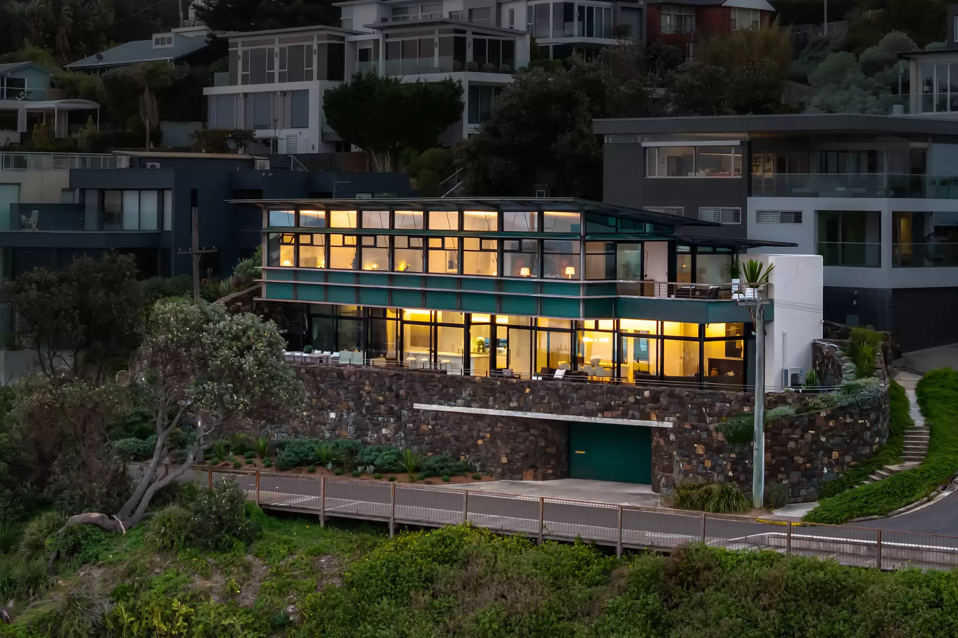 8 Alexandria Parade, South Coogee Sold by Sydney Sotheby's International Realty - image 1